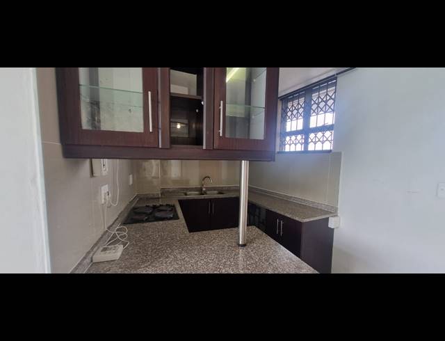 2 BEDROOM FLAT TO LET IN ESSENWOOD